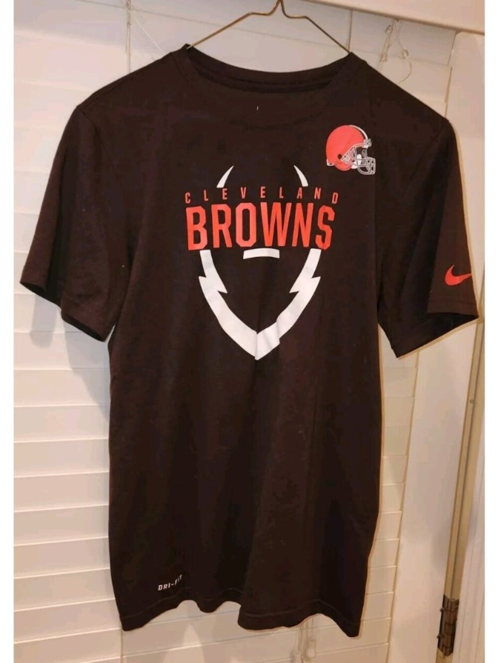 Nike Women's Cleveland Browns T-Shirt SMALL football......................B1
